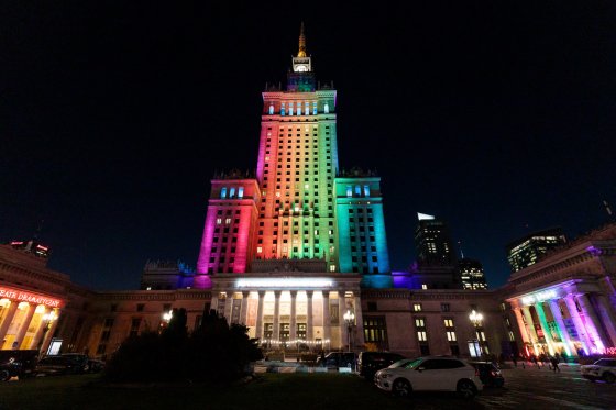 Oświetlenie Pałacu Kultury i Nauki podczas LGBT+ Diamond Awards 2022
