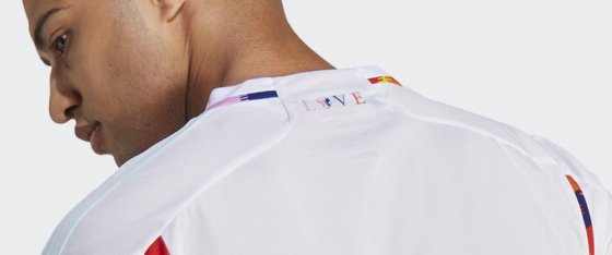 Napis LOVE na koszulce belgijskiej reprezentacji