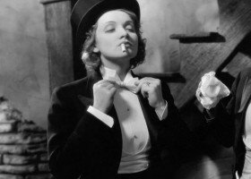 Chodziła w garniturach i całowała kobiety - przeczytaj fragment książki "Marlene Dietrich. Prawdziwe życie legendy kina"