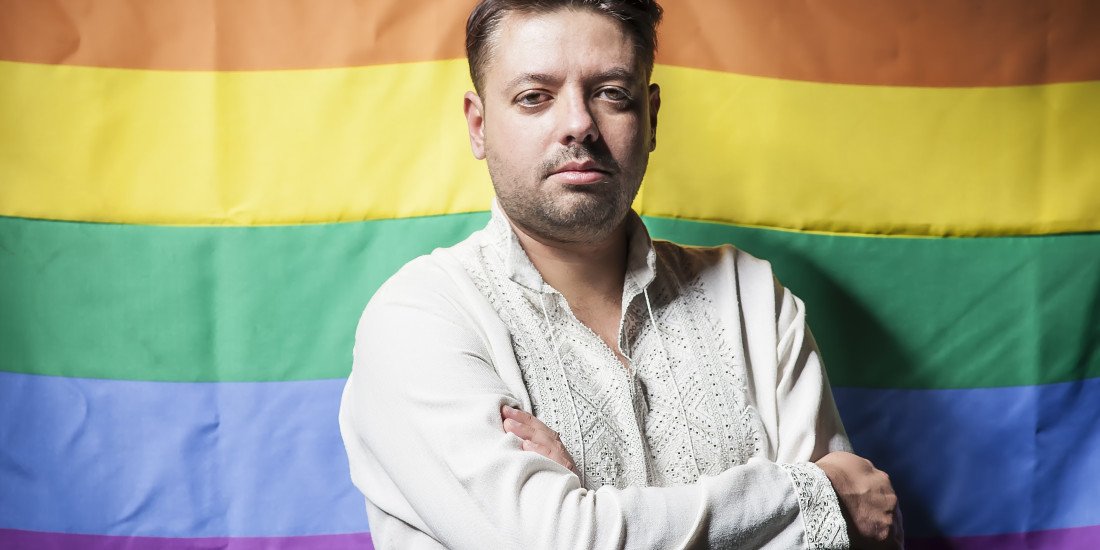 Ukraiński dziennikarz w Polsce - Robi coming out i opowiada o walce osób LGBTQ+ z rosyjską agresją