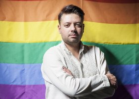 Ukraiński dziennikarz w Polsce - Robi coming out i opowiada o walce osób LGBTQ+ z rosyjską agresją