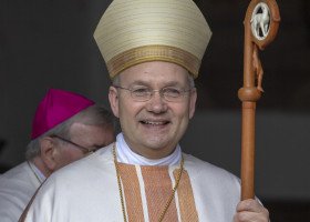 Katolicki biskup: homoseksualność jest wolą Boga