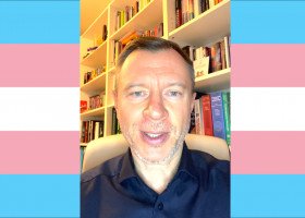 Jak zwracać się do osób transpłciowych? Polski seksuolog tłumaczy w 28 sekund!