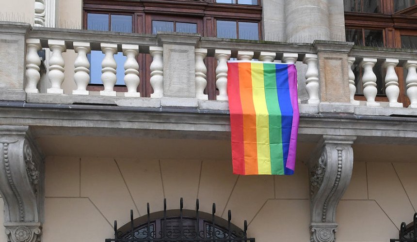  Tęczowa flaga na Magistracie w Krakowie: rozpoczynamy Krakowski Maj Równości 